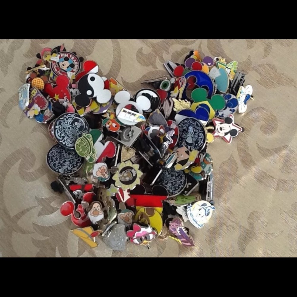 Disney trading pins lots of 12